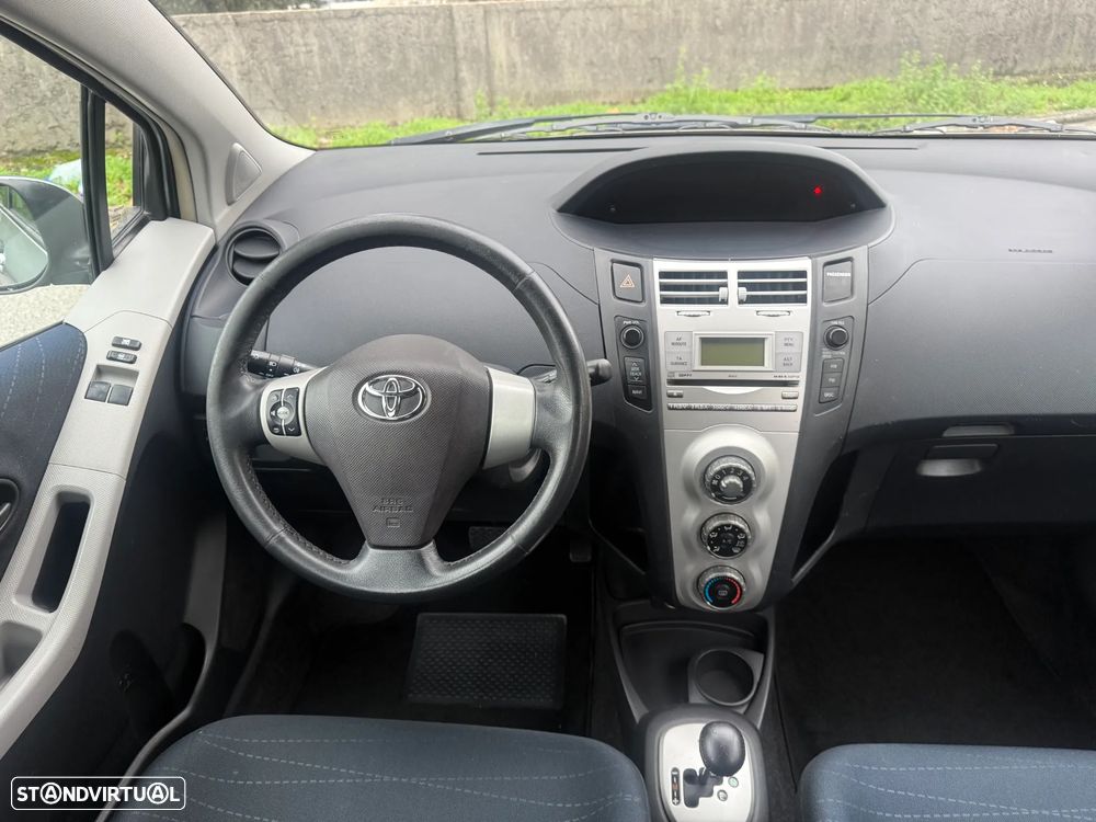 Toyota Yaris 1.3 Auto Sol - 17