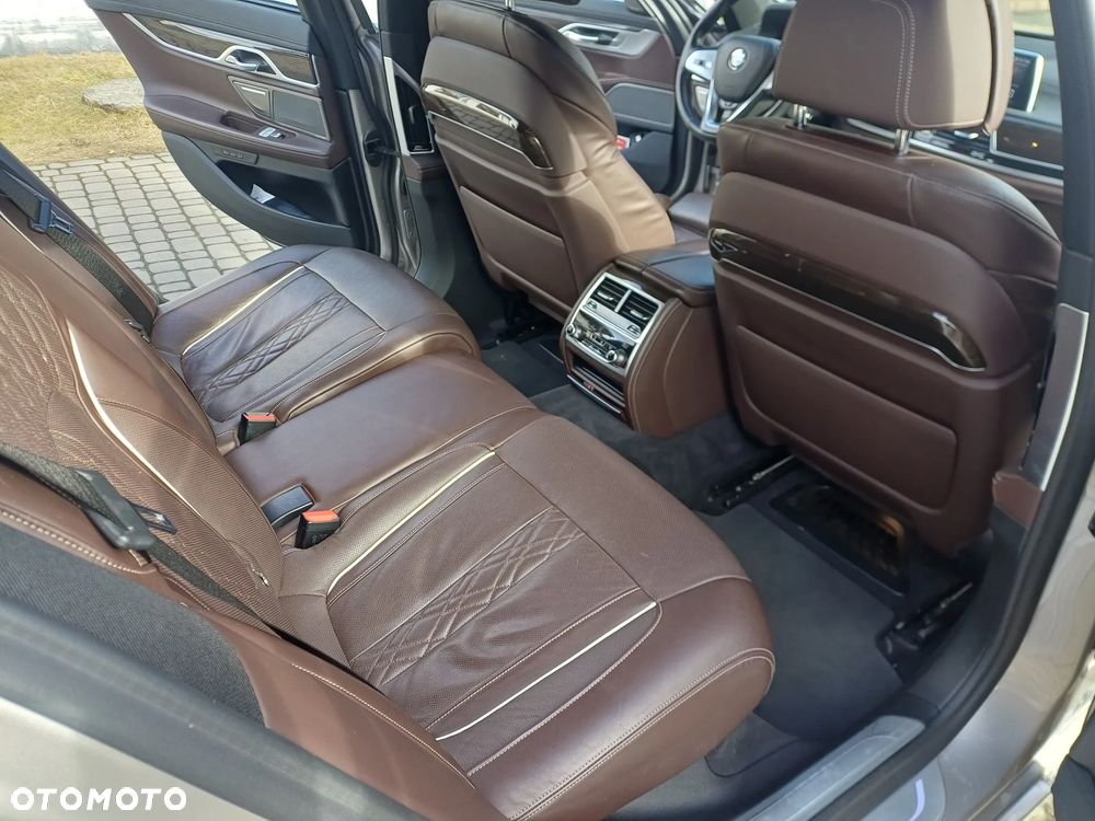 BMW Seria 7 750i xDrive - 13