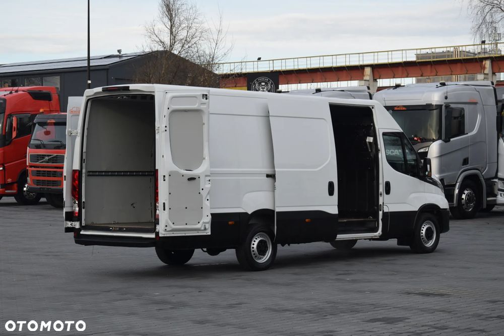 Iveco DAILY MAXI 35S14 / 2.3 - 140 KM / AUTOMAT HI-MATIC / NOWY MODEL / 3 OSOBY / DOSTAWCZE / BLASZAK / KAMERA COFANIA / TEMPOMAT / KLIMA / 2022 / SERWISOWANY / SPROWADZONY Z NIEMIEC - 18