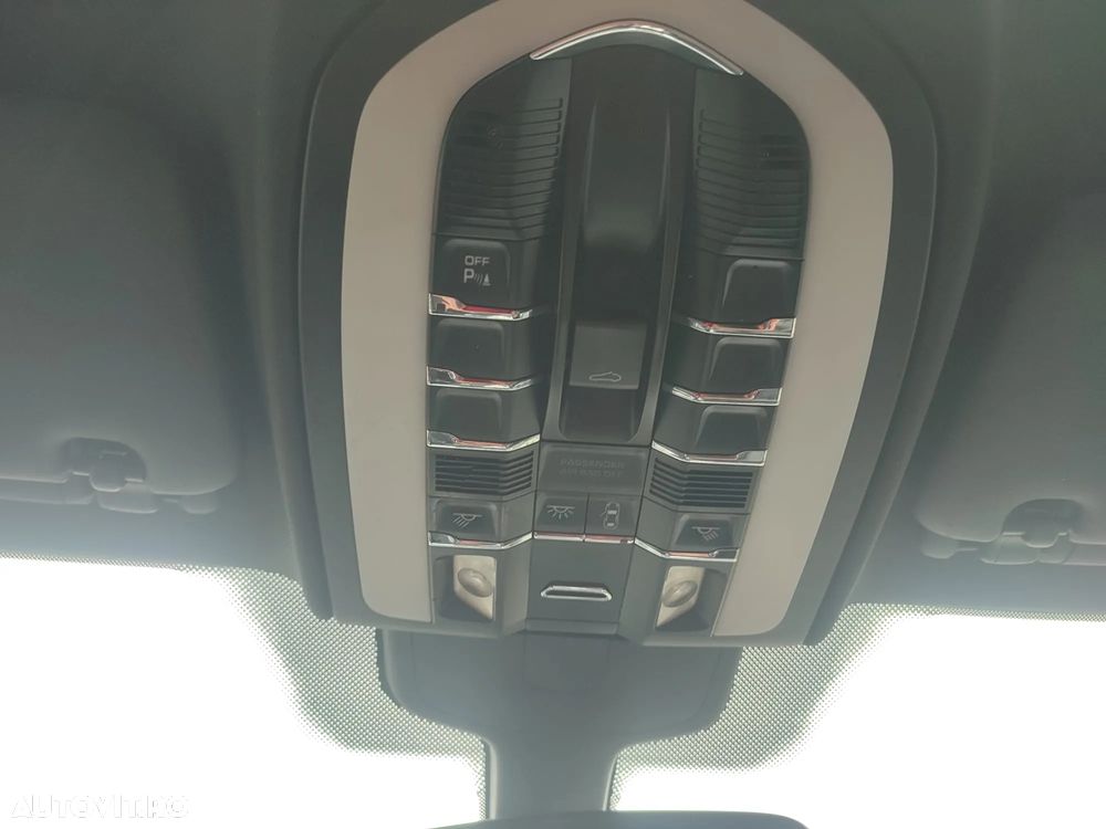 Porsche Cayenne - 10