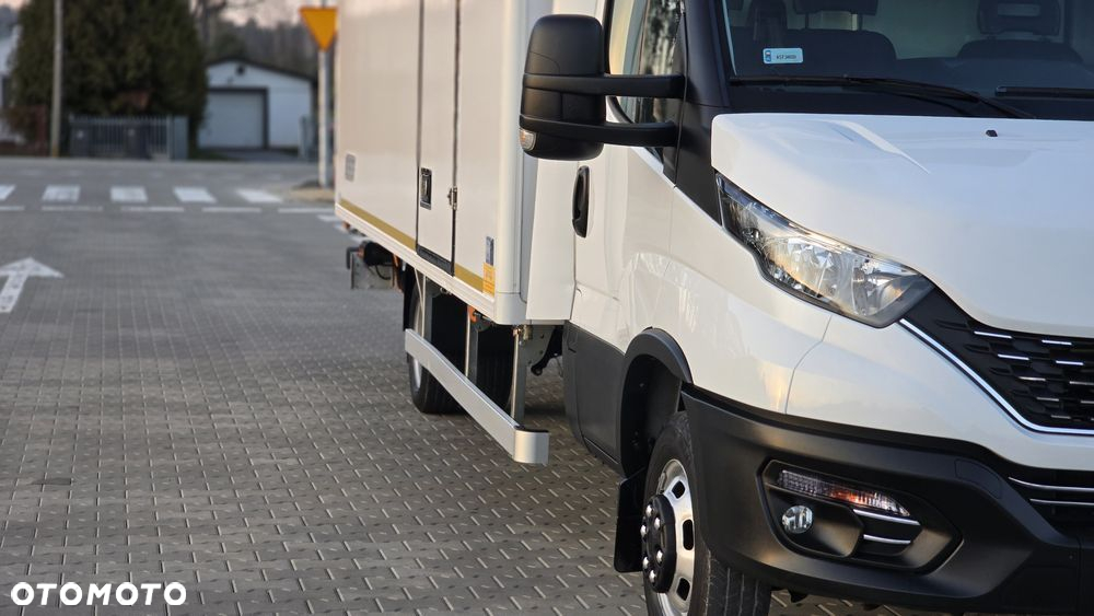 Iveco IVECO DAILY 3.0 180KM 50C18 ❗❗ ZABUDOWA IZOTERMA 12 EP / CARRIER XARIOS 500 / MROŹNIA -25 +25 GRZANIE / ZASILANIE ZEWNETRZNE /  NOWE OPONY / WINDA DHOLLANDIA 1000KG / NAVI + KAMERA COFANIA / RADAR / CHŁODNIA / SERWIS ASO / 50c15 50c18 35c18 72c18❗❗ JAK NOWY❗❗ - 25