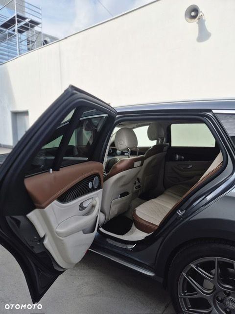 Mercedes-Benz Klasa E 400 d 4-Matic All-Terrain 9G-TRONIC - 4