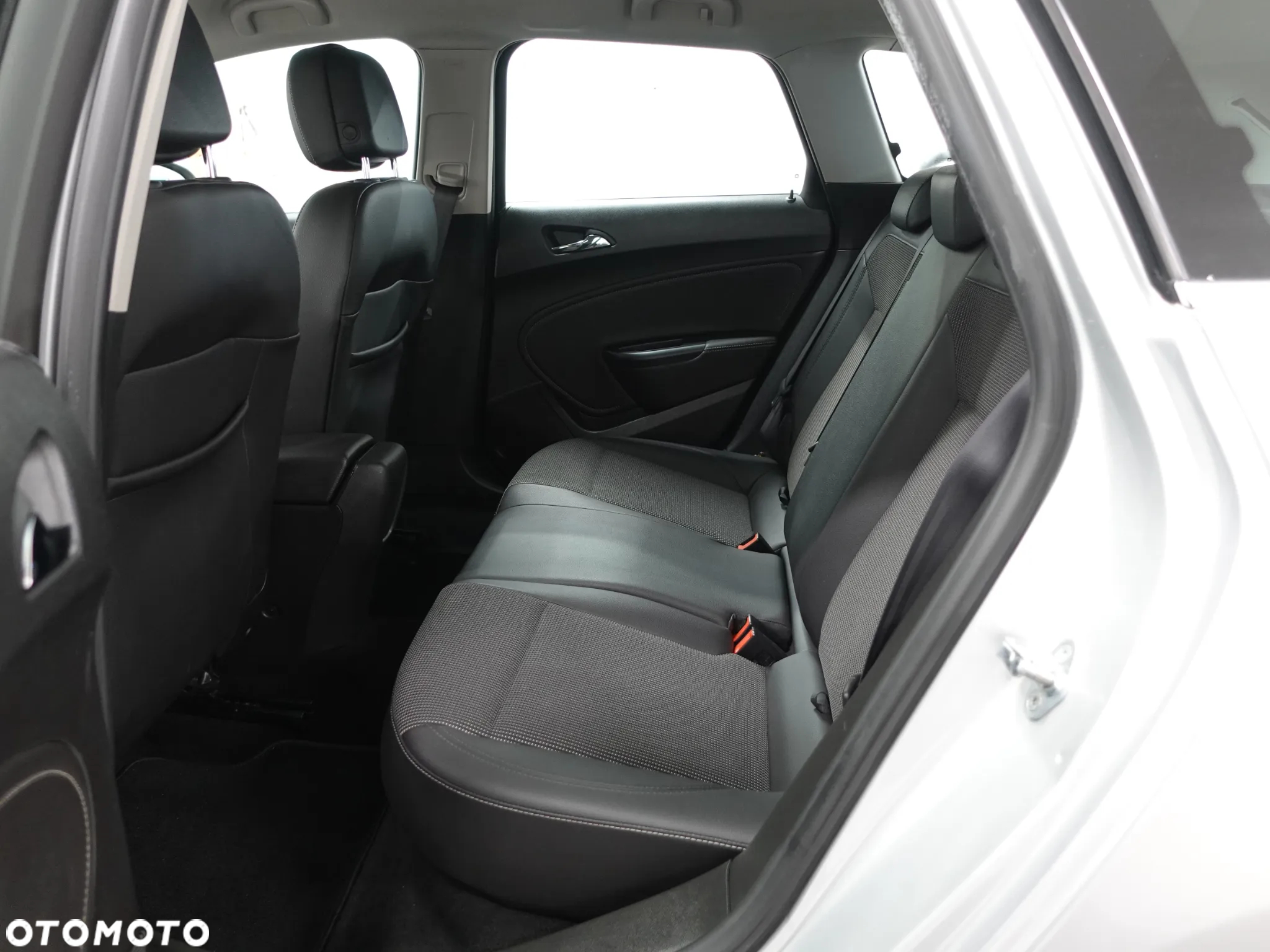 Opel Astra IV 1.6 CDTI Cosmo - 25