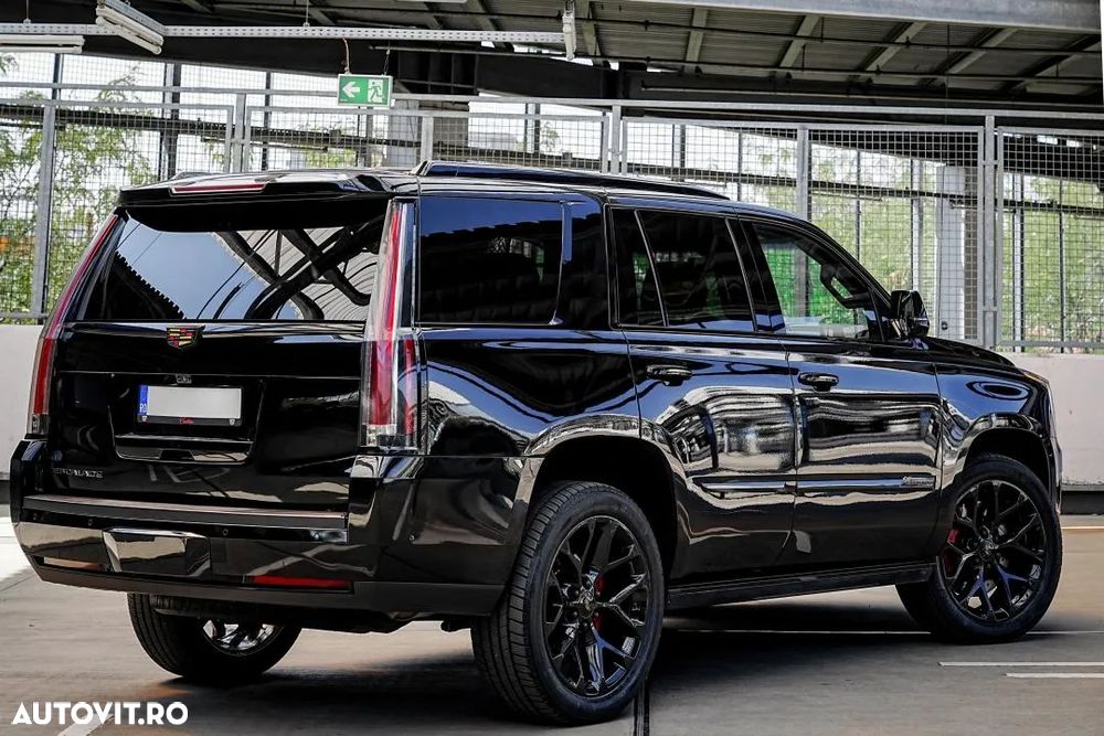 Cadillac Escalade - 3