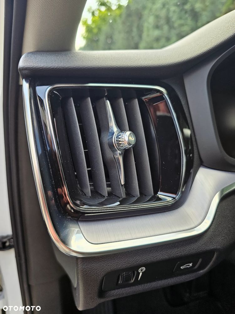 Volvo V60 D3 Momentum Pro - 21
