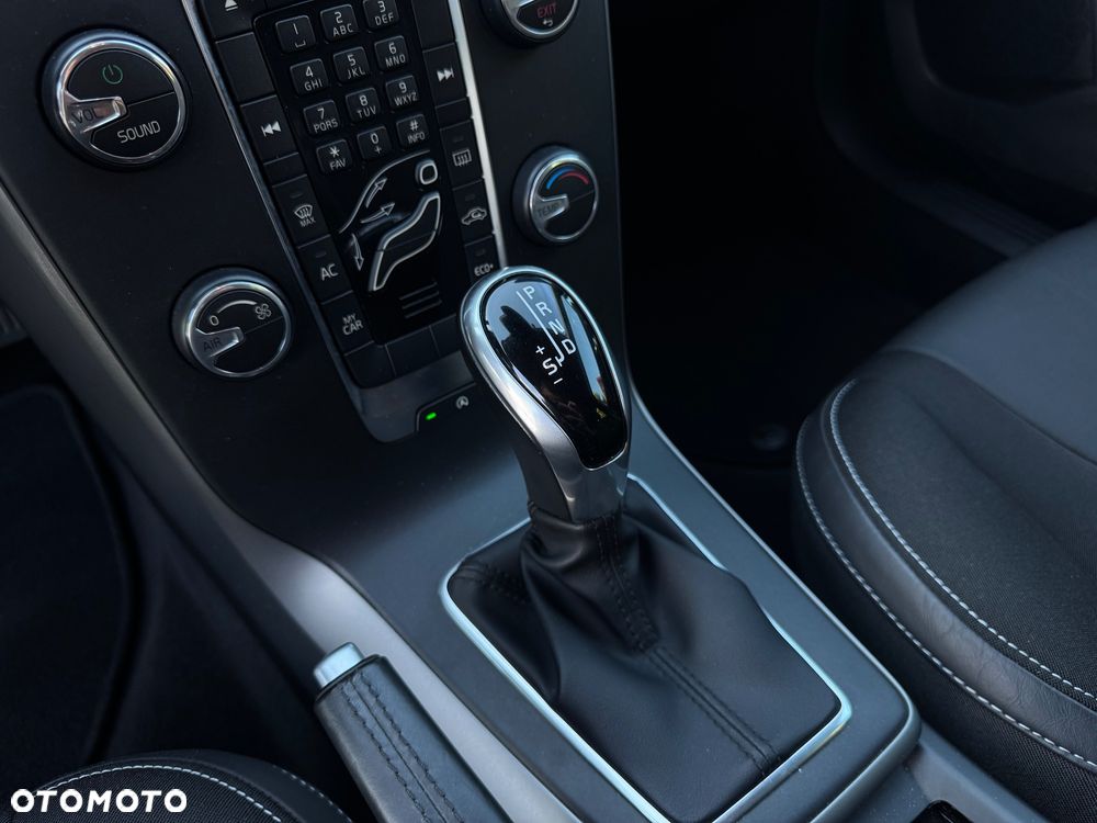 Volvo V40 T2 Geartronic Momentum - 19