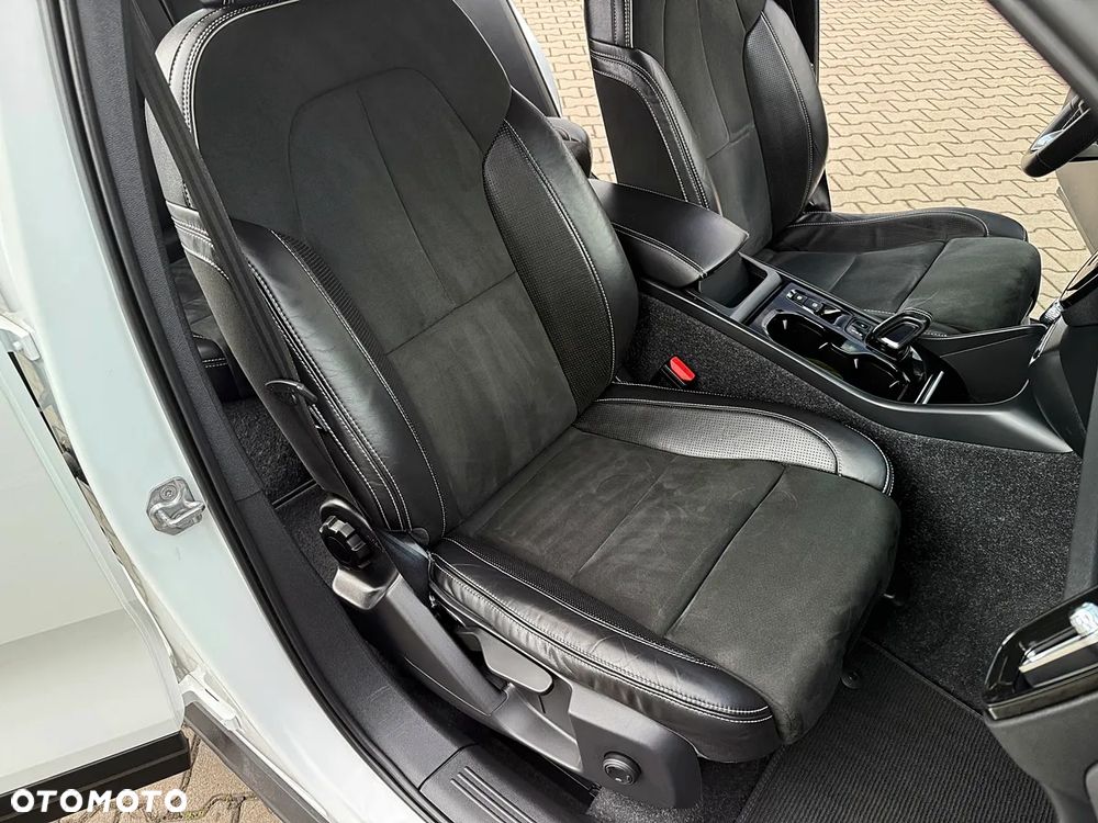 Volvo XC 40 D3 SCR R-Design - 34
