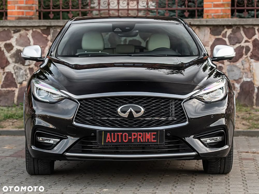 Infiniti Q30 - 12