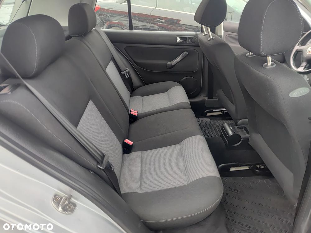 Volkswagen Golf - 28