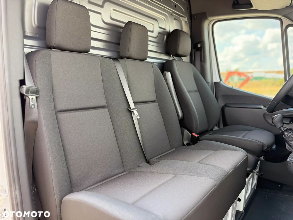 Mercedes-Benz Sprinter - 23