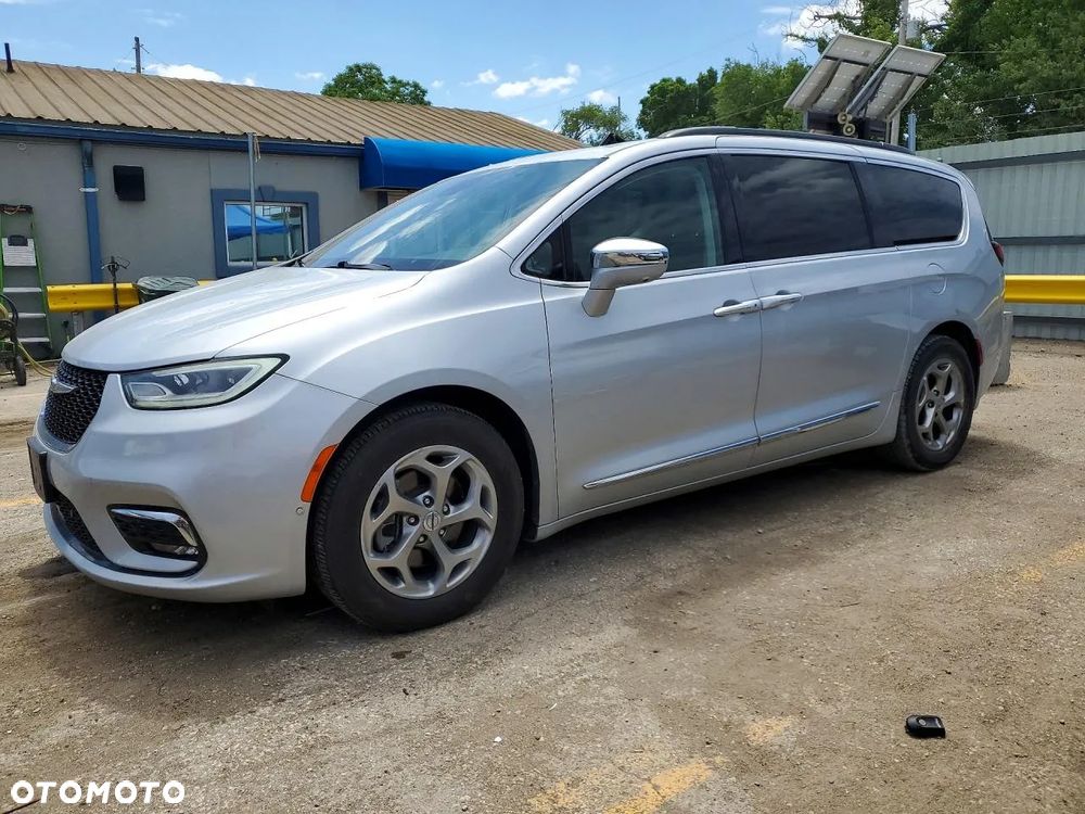Chrysler Pacifica - 1