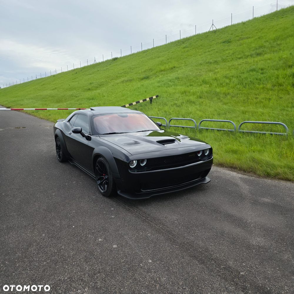 Dodge Challenger - 2