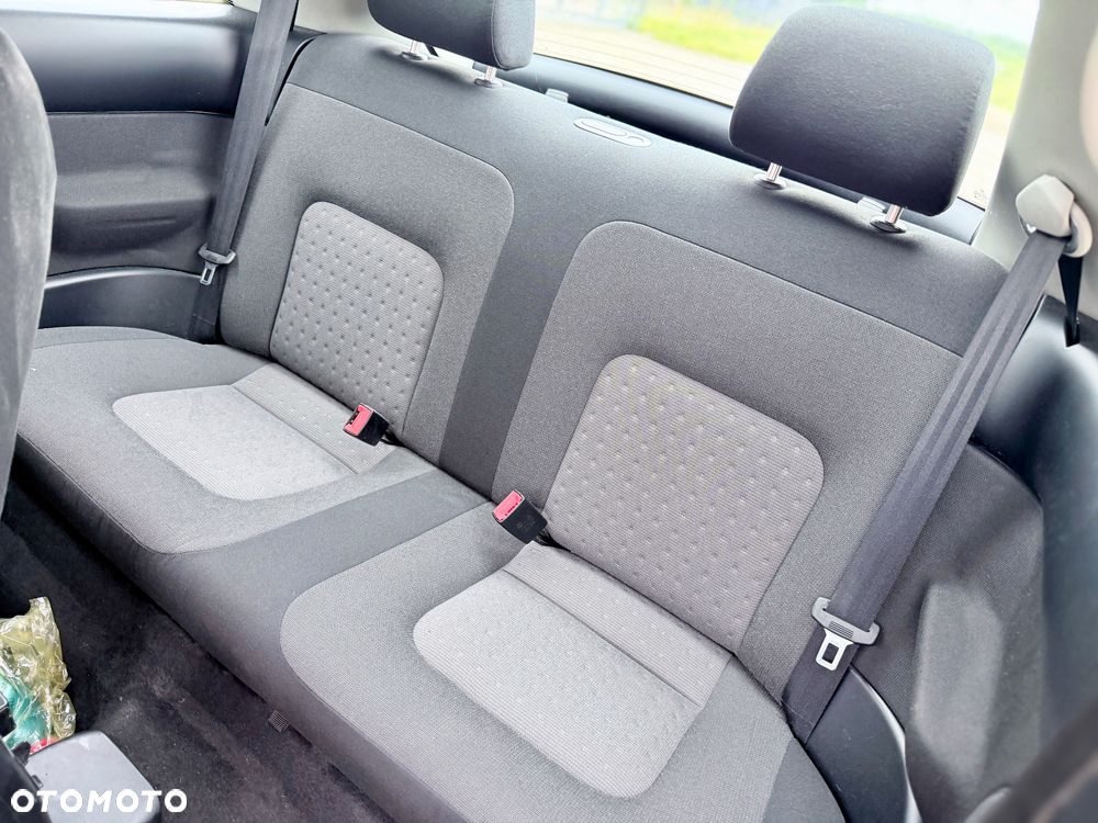 Volkswagen New Beetle - 7