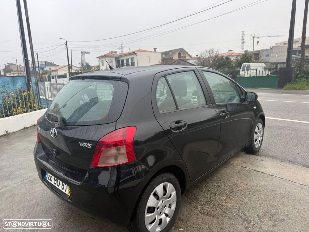 Toyota Yaris 1.0 Sol AC - 4
