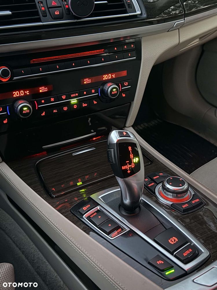 BMW Seria 7 740i L - 10