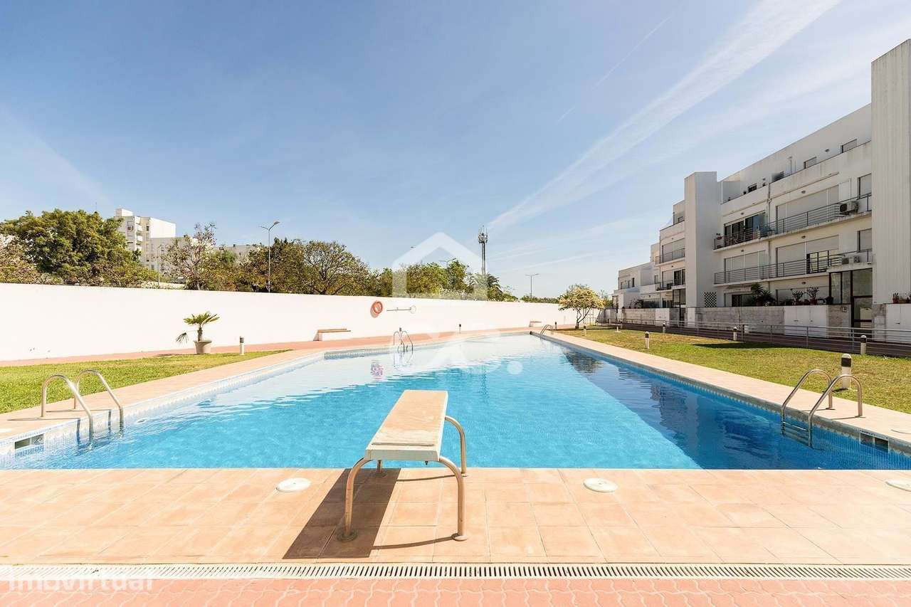 Duplex Exclusivo T5+1 com 2 Garagens | Condomínio de Luxo com Piscina - Grande imagem: 2/51