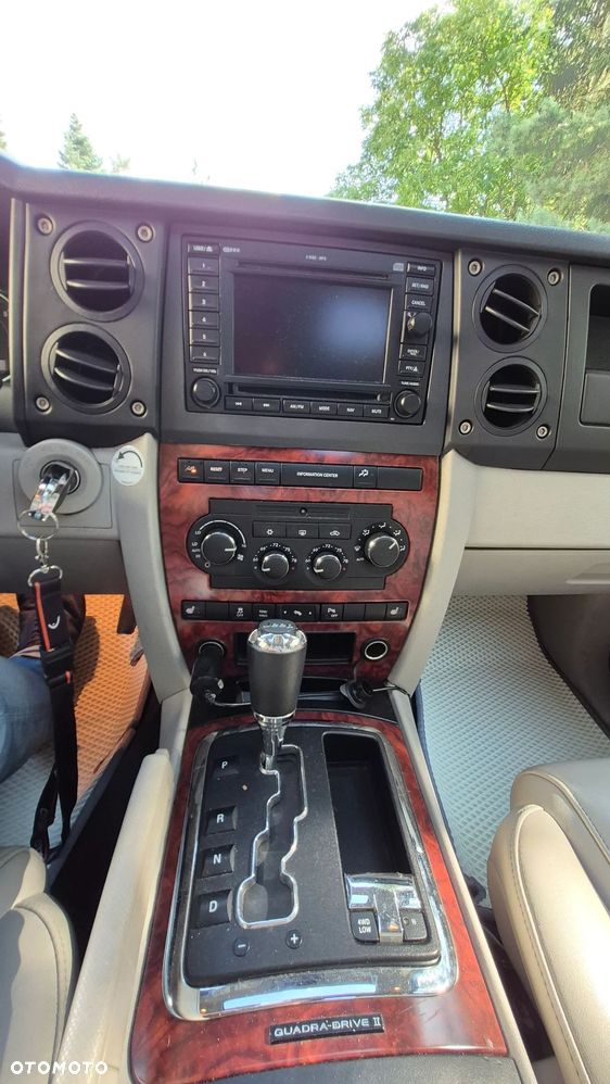 Jeep Commander 5.7 V8 Limited - 13