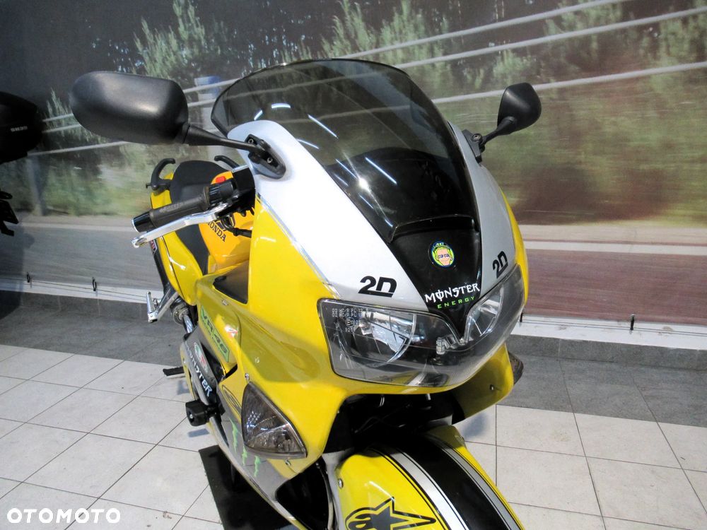Honda VFR - 8