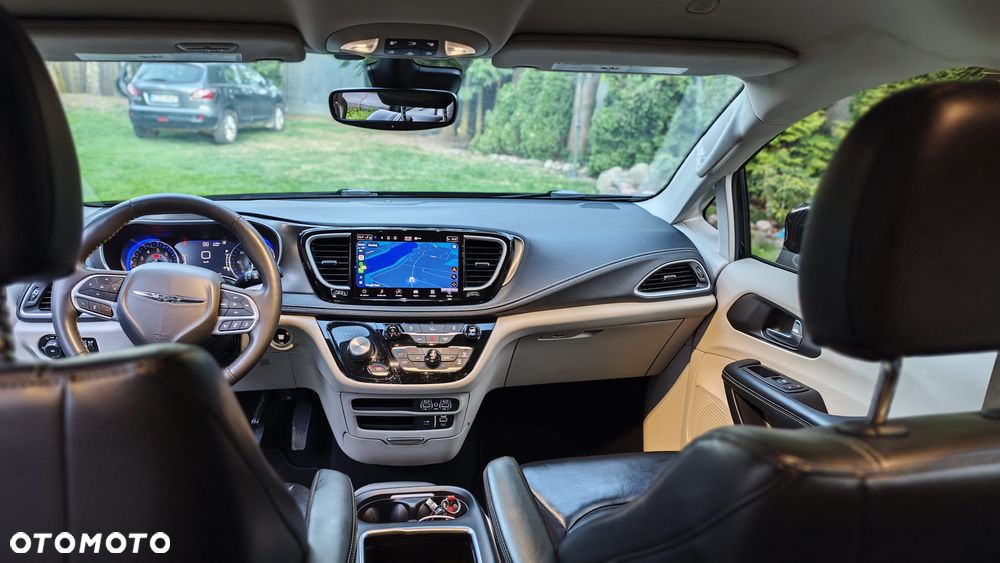 Chrysler Pacifica - 11