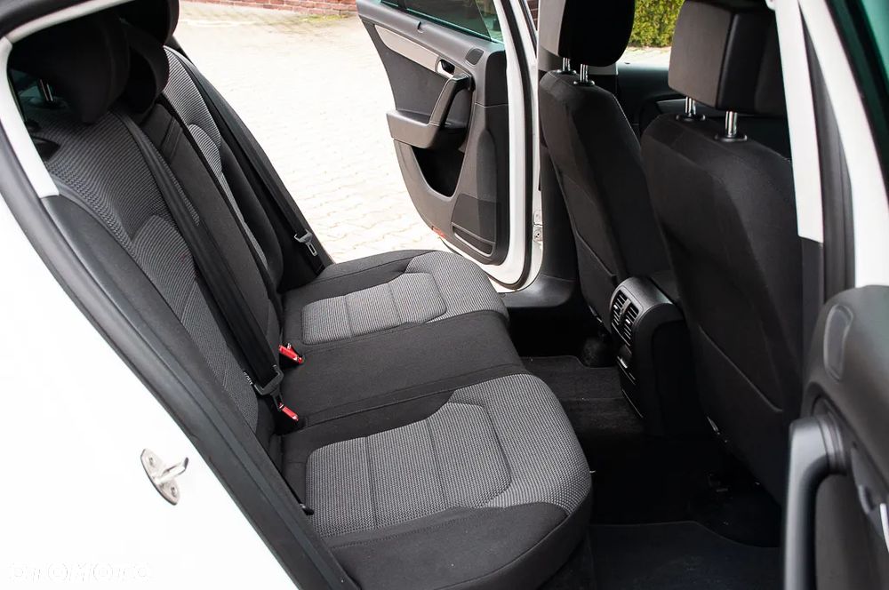 Volkswagen Passat 2.0 Blue TDI SCR Highline - 26