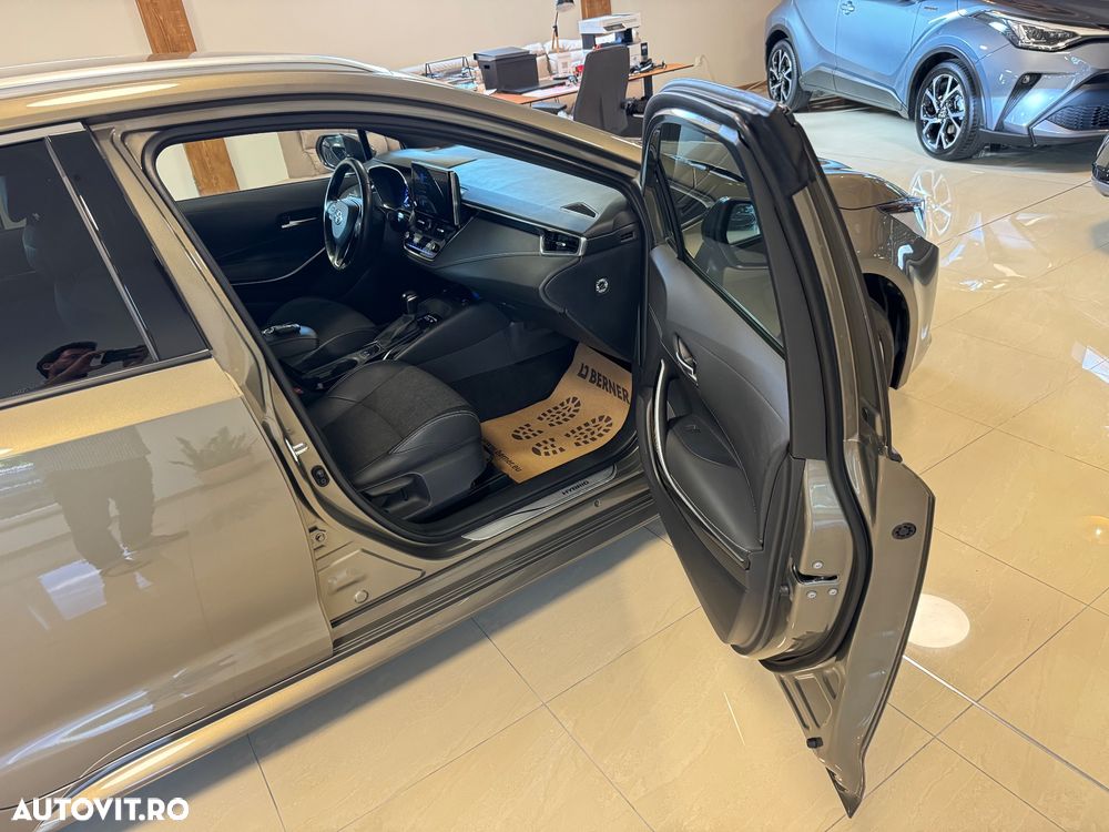 Toyota Corolla 1.8 Hybrid Team Deutschland - 9