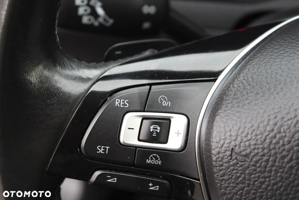 Volkswagen Passat Variant 2.0 TDI 4Mot R-Line Edition DSG - 34