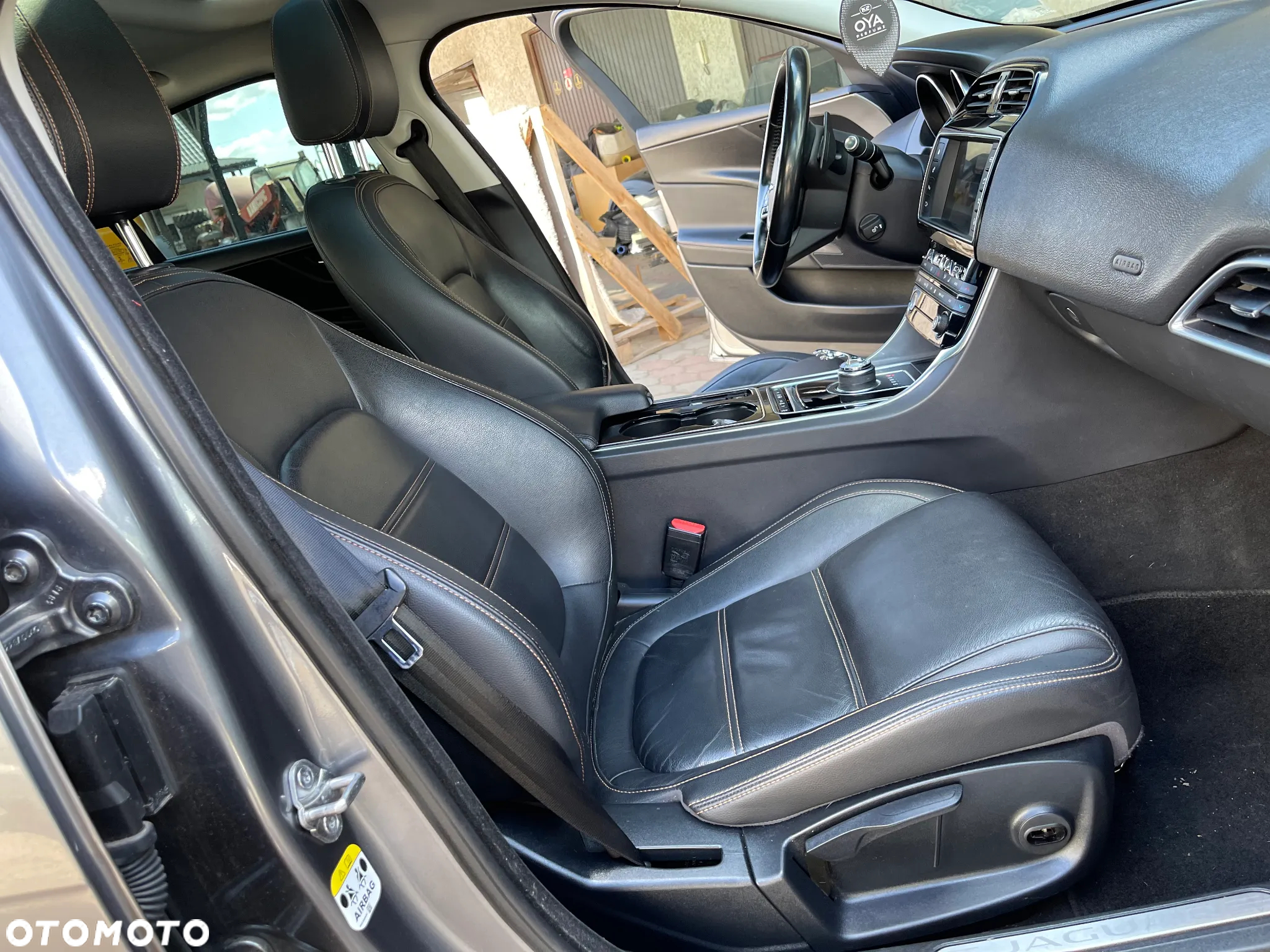 Jaguar XE 2.0 D Prestige - 22