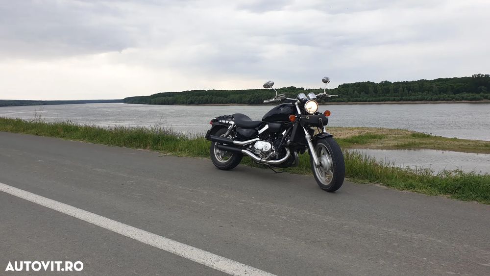 Honda VF 750C Magna - 1