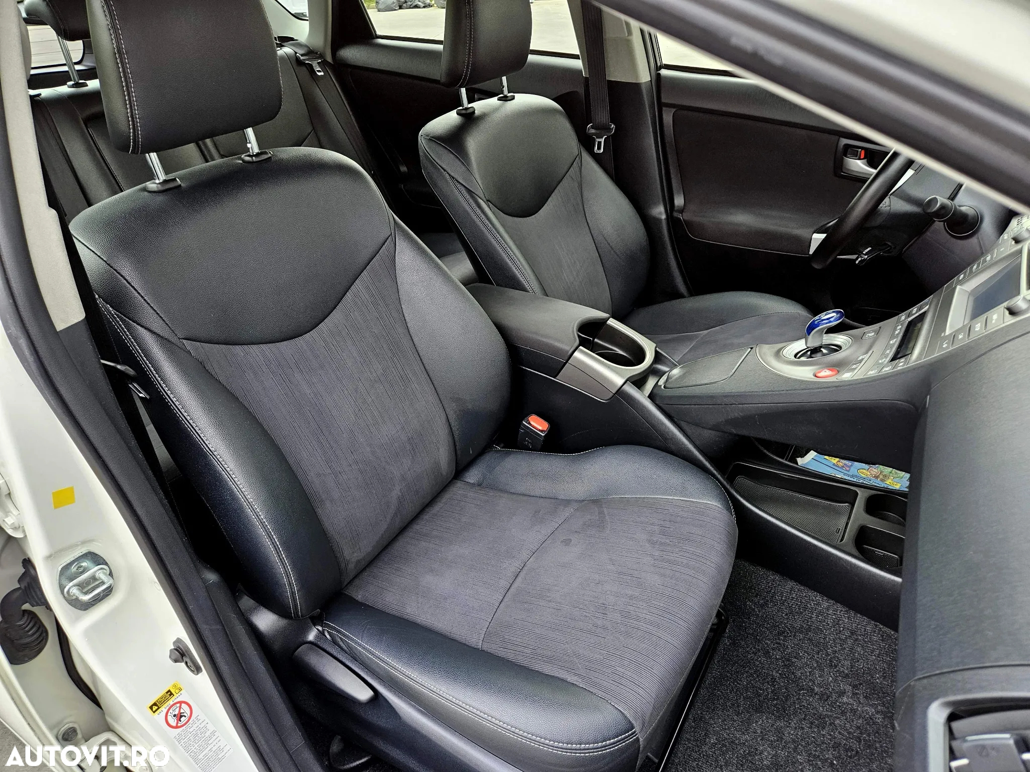 Toyota Prius (Hybrid) Executive - 6