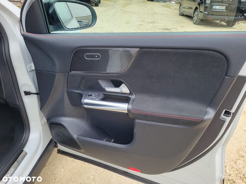 Mercedes-Benz GLA 220 d 4Matic 8G-DCT AMG Line Advanced Plus - 16