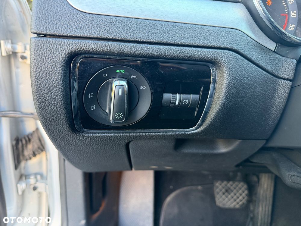 Skoda Superb 1.6 TDI Active DSG - 26