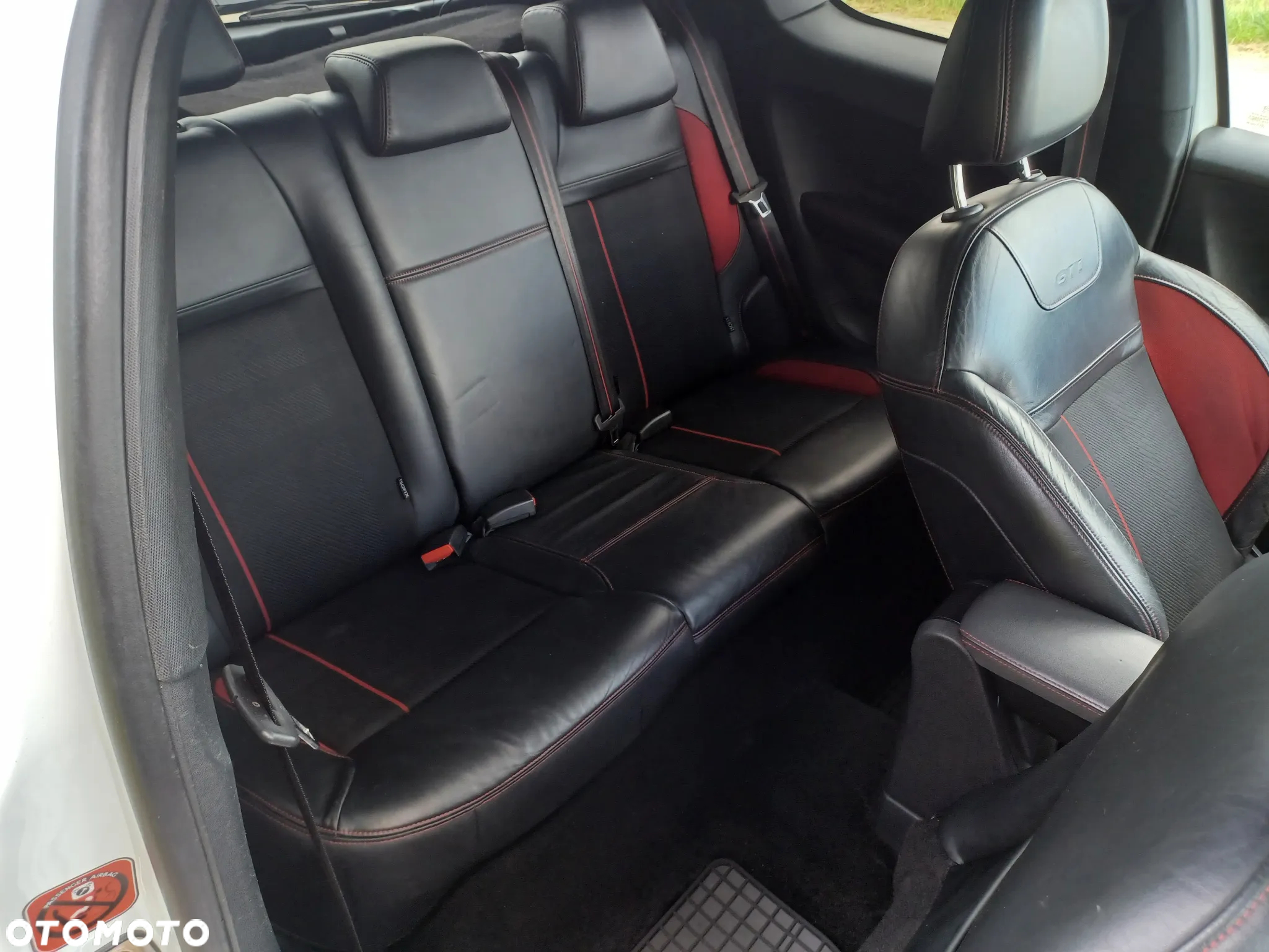 Peugeot 208 1.6 THP GTi - 11