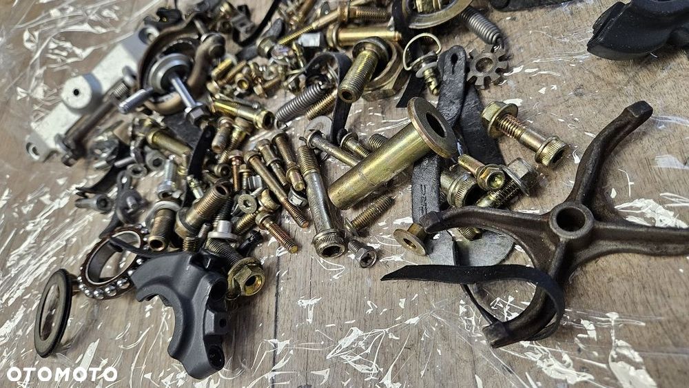 Śruba mocowanie zestaw śrub - 2