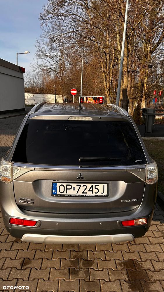 Mitsubishi Outlander - 2