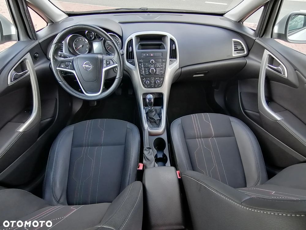 Opel Astra 1.4 Turbo 150 Jahre - 20