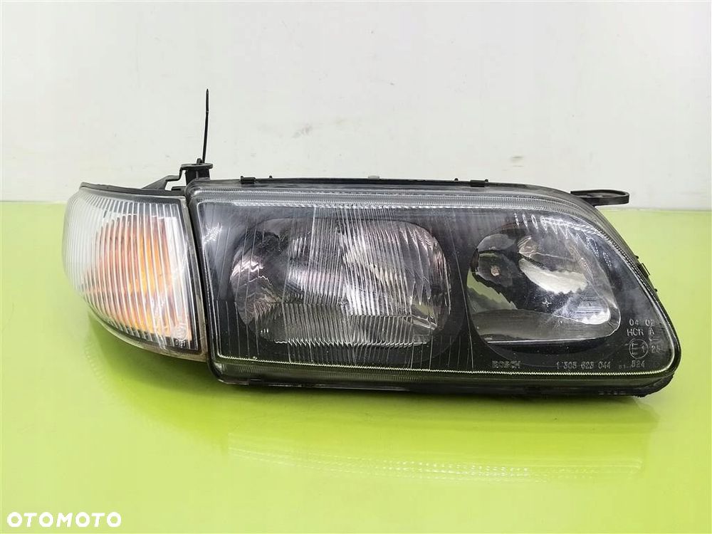 Reflektor lampa przód prawa Mazda 626 V 1997-2000 PRZED LIFT 1305623044 - 1