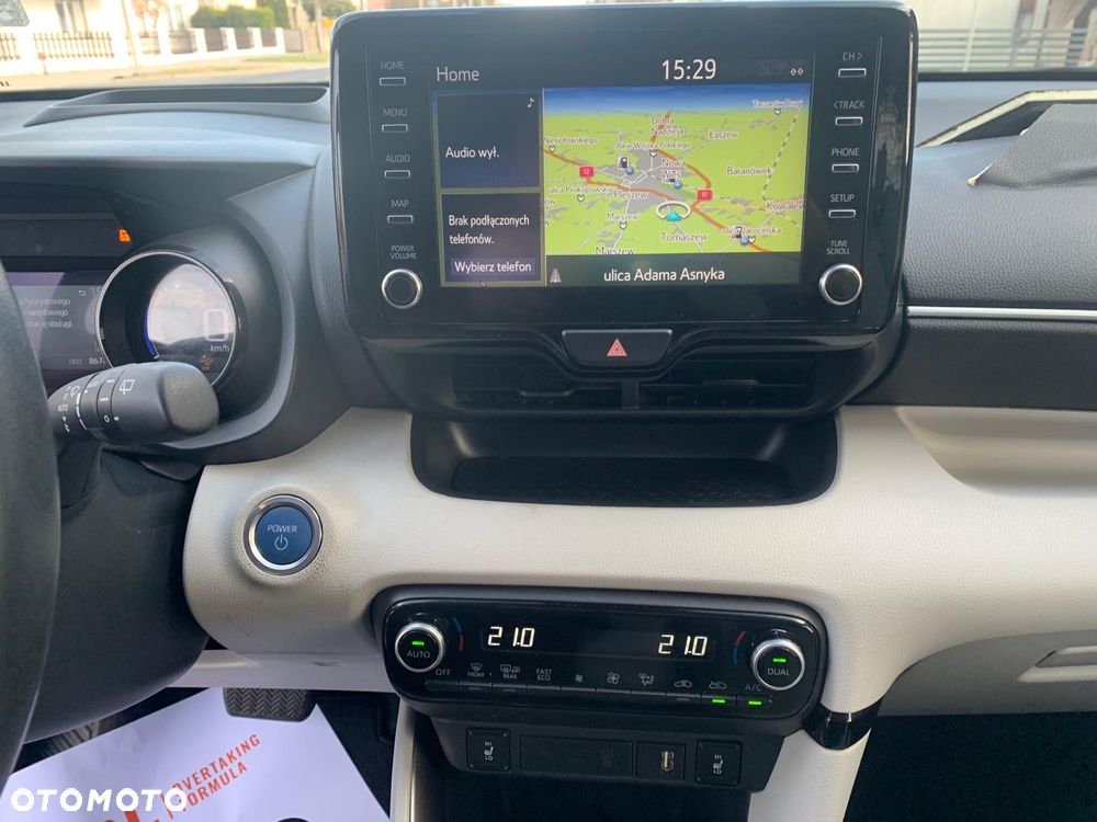 Toyota Yaris Hybrid 100 Selection Platinum - 23