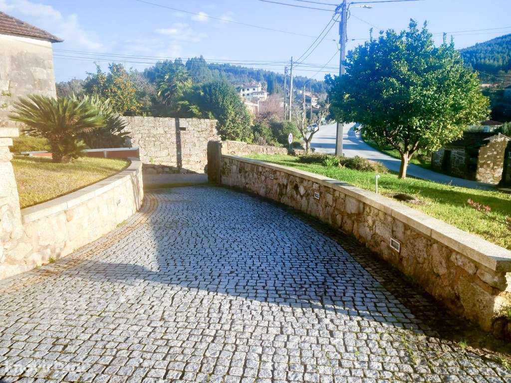 Moradia T2 individual, mobilada e equipada, junto à Estrada Naciona... - Grande imagem: 3/16