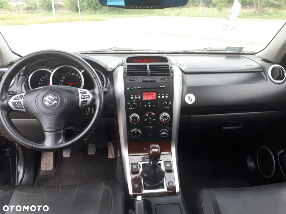 Suzuki Grand Vitara 2.0 Club Family - 26