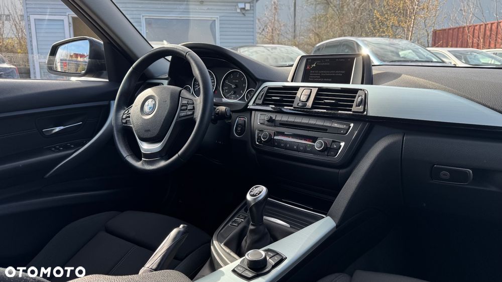 BMW Seria 3 318d DPF Edition Sport - 34