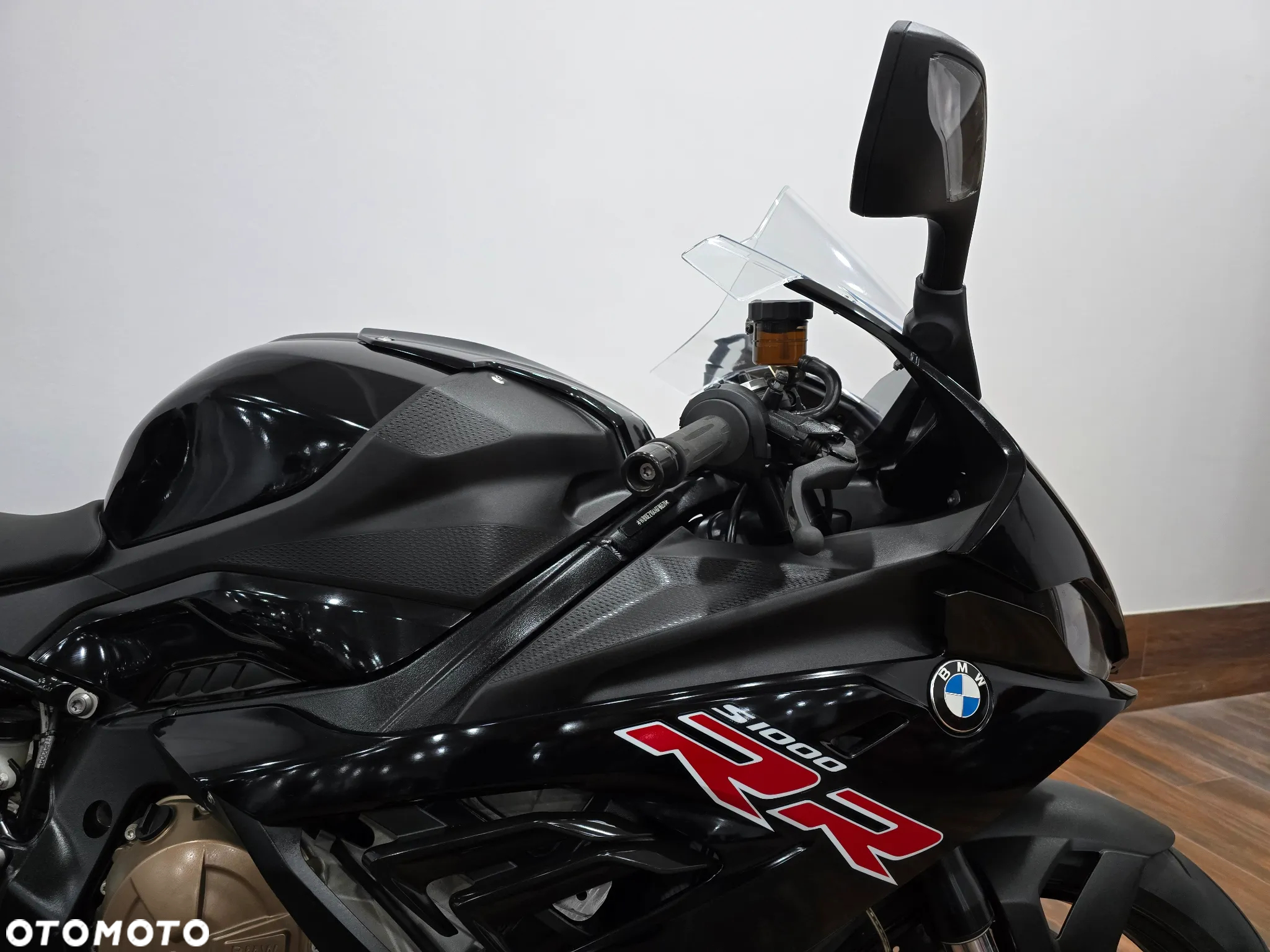 BMW S - 18