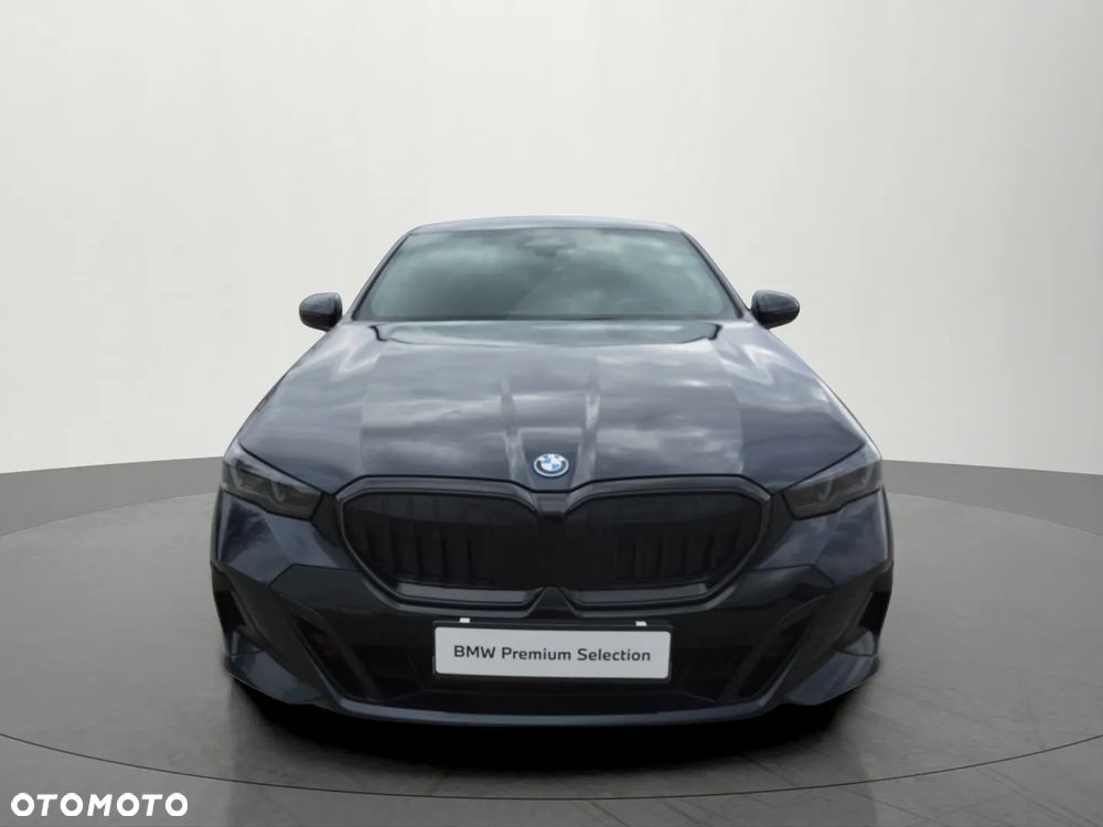 BMW Seria 5 550e xDrive - 4
