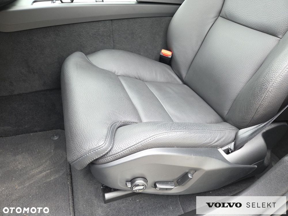Volvo XC 60 B5 B AWD Plus Dark - 25