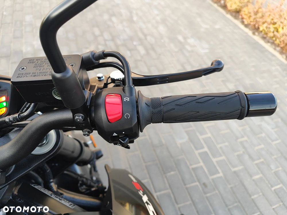 Suzuki GSX - 26