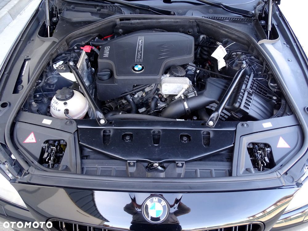 BMW Seria 5 528i xDrive Sport-Aut - 22