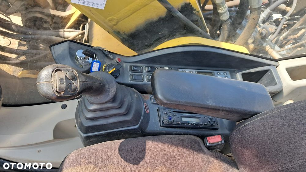 New Holland E 265 C - 10