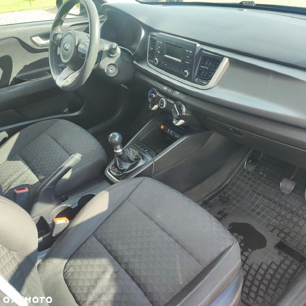 Kia Rio 1.2 L - 6