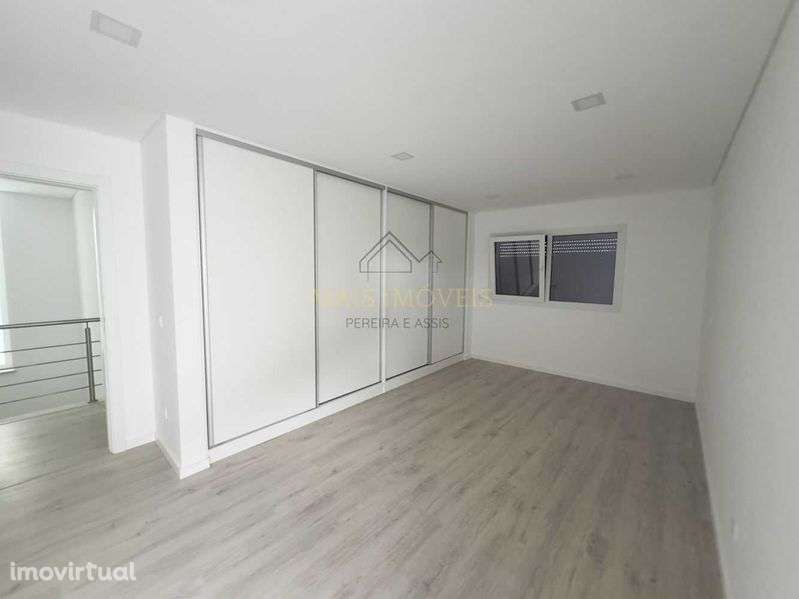 moradia T3 com garagem e terreno - Grande imagem: 2/12