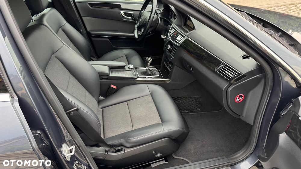 Mercedes-Benz Klasa E 200 CGI BlueEffICIENCY Avantgarde - 27
