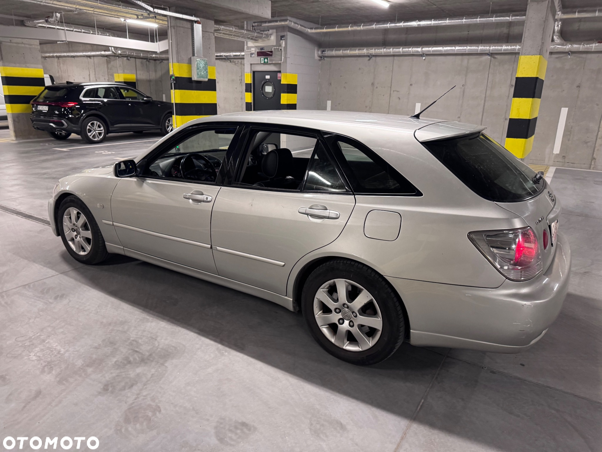 Lexus IS 200 SportCross - 2